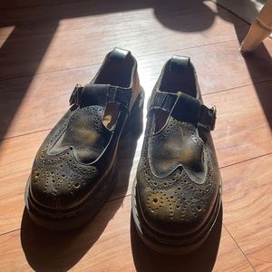 Tan Oxford Dr. Martens size 6! So cute!